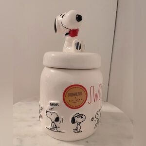 Peanuts/Snoopy and Rae Dunn “sweet” jar
